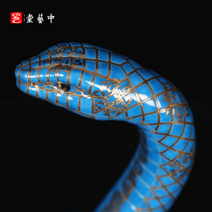 珐琅彩灵蛇献瑞尊（蓝） | 王辉再造立体雕塑瓷珍，灵蛇现身，金彩华贵 | 祥瑞降临，纳福迎祥