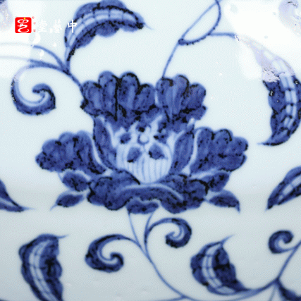 仿明宣德青花缠枝莲天球瓶 | 王辉大师珐琅彩再造官窑重器 | 缠枝莲纹，青花晕散，复刻永宣气象