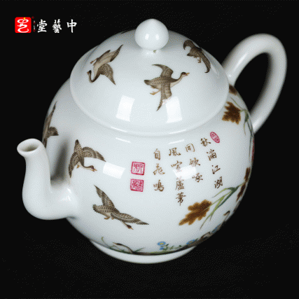 复刻大英博物馆藏珍·珐琅彩瓷芦雁壶 | 王辉再现乾隆文人瓷绝品 | 诗书画印，秋景逸趣，掌中珍玩