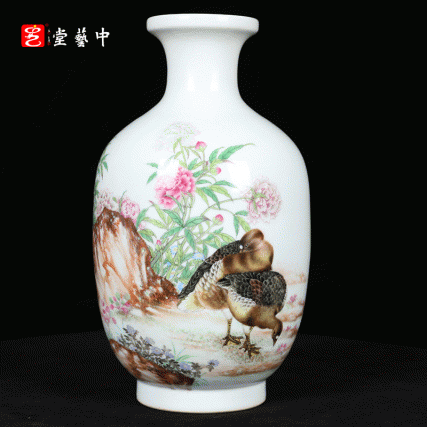 珐琅彩文石花卉冬瓜瓶 | 王辉再造经典陈设雅器，瓶型圆润饱满，花石相映，清供案头